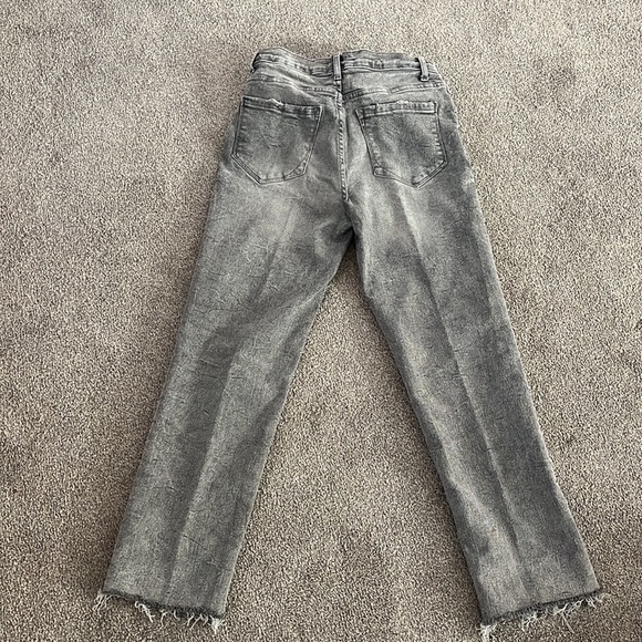 Size 8 or 29 Gray Kenzie Crop Jeans.  Like new condition. - Picture 5 of 5